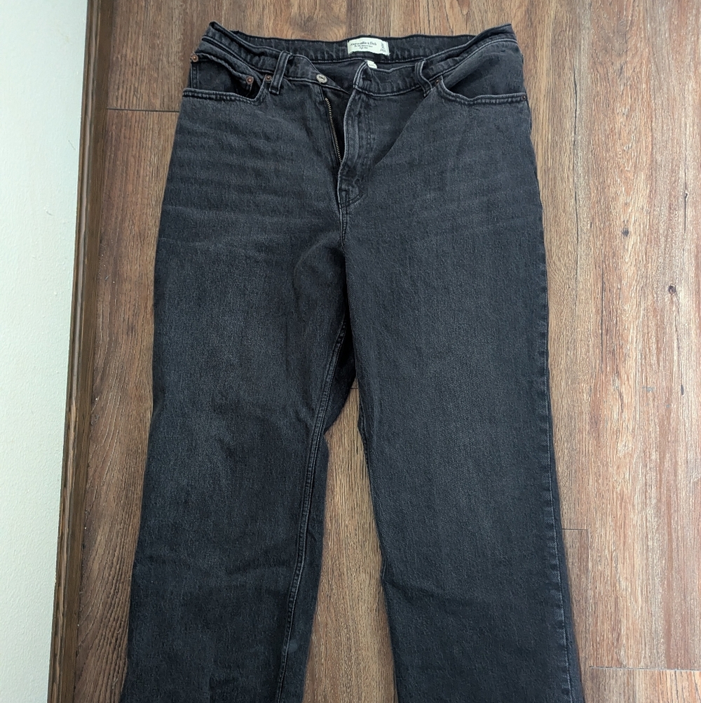 32/14L Abercrombie and Fitch Curve Love 90's Relaxed Jean